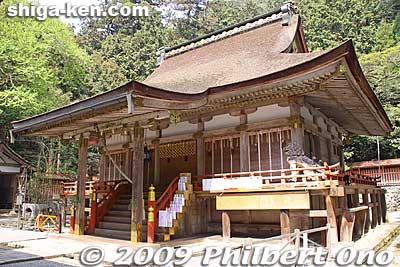 Nishi Hongu Honden Hall worships the god (Onamuchi-no-kami) protecting the nation. This current structure was built in 1586. 西本宮　本殿
Keywords: shiga otsu shinto hiyoshi taisha shrine 