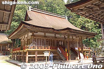 Hiyoshi Taisha's Higashi Hongu Shrine Honden, a National Treasure. This shrine worships the mountain god (Oyamakui-no-kami) of Mt. Hiei. Built in 1595. 東本宮　本殿　国宝
Keywords: shiga otsu shinto hiyoshi taisha shrine shigabestkokuho shigabesthist