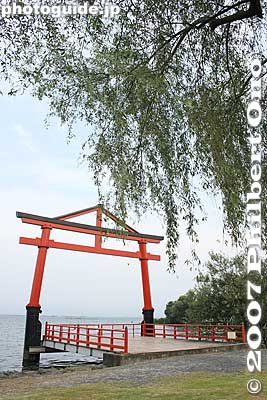 Keywords: shiga otsu shinto hiyoshi taisha shrine torii lake biwa 