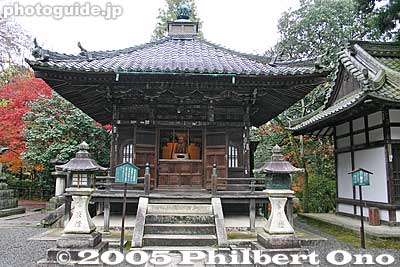 Bishamon-do Hall was built in 1773. 毘沙門堂
Keywords: shiga otsu ishiyama-dera buddhist temple