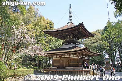 Finally we see Ishiyama-dera's beautiful Tahoto pagoda, a National Treasure in Otsu.
Keywords: shiga otsu ishiyama-dera buddhist temple national treasure shigabestkokuho