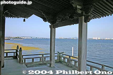 Balcony facing the lake.
Keywords: shiga otsu katata ukimido floating temple buddhist mangetsuji lake biwa kosei