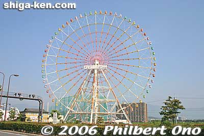 The giant ferris wheel was a remnant of the Biwako Tower amusement park that had long closed.
Keywords: shiga otsu katata biwa lake ferris wheel