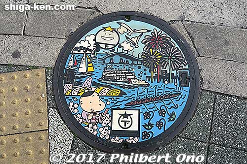Otsu manhole showing Lake Biwa, Omi Ohashi Bridge, Otsu mascot Hikaru-kun, rowing, yachting, and Michigan boat.
Keywords: shiga otsu lakefront lake biwa manhole shigamanhole