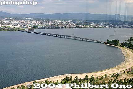 Omi Ohashi Bridge at the southern tip of Lake Biwa. 近江大橋
Keywords: shiga otsu lakefront lake biwako