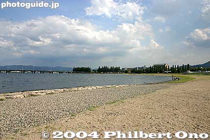 Now on the lake shore heading toward Omi Ohashi Bridge.
Keywords: shiga otsu lakefront lake biwako 