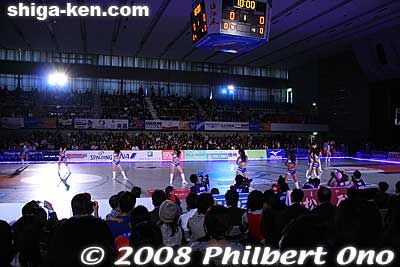 The gym got dark and the cheerleaders appeared.
Keywords: shiga otsu lakestars basketball team pro sports cheerleaders 