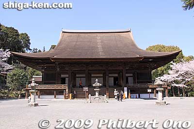 Miidera temple's Kondo Hall, a National Treasure and Miidera's main worship hall built in 1599 in Otsu. 金堂
Keywords: shiga otsu miidera onjoji temple tendai buddhist sect national treasure shigabestkokuho