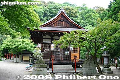 In 860, Miidera Founder Enchin worshipped this shrine as the guardian deity of Miidera.
Keywords: shiga otsu nagara jinja shinto shrine