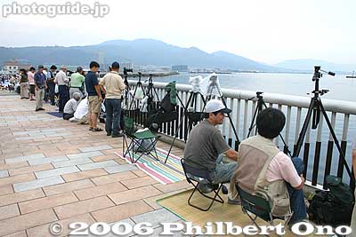 This bridge seemed to be a favorite spot for photographers. It later was filled with standing-room only crowds.
Keywords: japan shiga otsu fireworks hanabi biwako summer