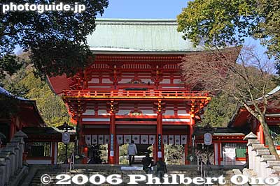Omi Jingu Shrine's Rōmon Gate (楼門)
Keywords: shiga prefecture otsu shinto shrine emperor tenchi