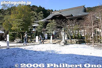 Gehaiden Hall (Outer Haiden 外拝殿)
Keywords: shiga prefecture otsu shinto shrine emperor tenchi