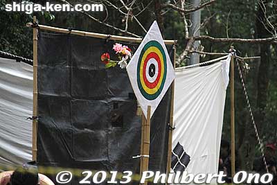 The first target.
Keywords: shiga otsu omi jingu ohmi shinto shrine yabusame horseback archery