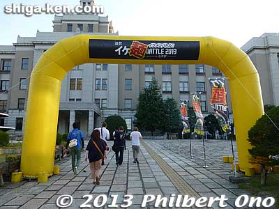 Entrance to Ikemen Battle 2013 next to the Shiga Prefectural Government.
Keywords: shiga otsu ramen battle