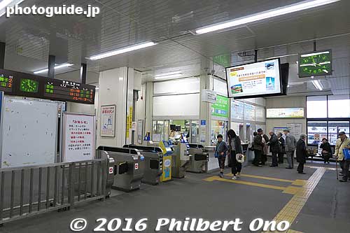 Ogoto Onsen Station turnstile.
