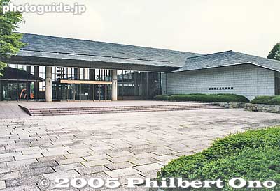 The Museum of Modern Art, Shiga (Shiga-kenritsu Kindai Bijutsu-kan). Closed for major renovations from April 1, 2017. Will reopen in June 2021.
Opened in Aug. 1984, this large, modern museum is located in a quiet and green area called "Bunka Zone" (Culture Zone). This zone also has a Japanese garden and the Shiga Prefectural Library.

10 min. by bus from Seta Station on the JR Biwako or Tokaido Line. 滋賀県立近代美術館 [url=http://goo.gl/maps/SNjVd]MAP[/url]
Keywords: shiga otsu Museum of Modern Art