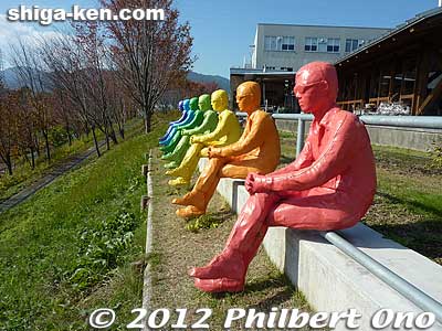 Outdoor sculpture at Seian University of Art and Design in western Otsu (near Ogoto Onsen Station on the JR Kosei Line). Seian is Shiga's sole art college.
Keywords: Shiga Otsu Seian university art gallery sculpture