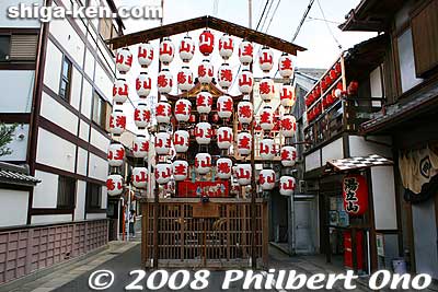 The Otsu Matsuri has thirteen floats called hikiyama. Each one belongs to a different neighborhood in central Otsu. Each float has a name and features ornate carvings, tapestries, paintings, and other art work.
Keywords: shiga otsu matsuri festival floats shigabestmatsuri