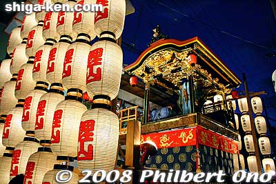 Lit lanterns and lit float.
Keywords: shiga otsu matsuri festival floats shigabestmatsuri