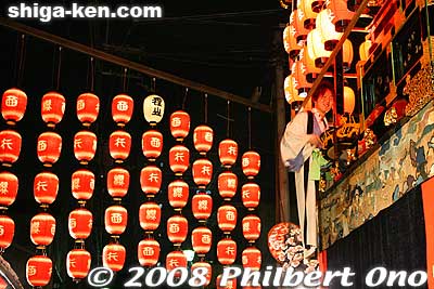 Him dancing on the festival float continued for over ten years after which his old age prevented him from continuing. A tanuki karakuri puppet was then used in his place on the float.
Keywords: shiga otsu matsuri festival floats 
