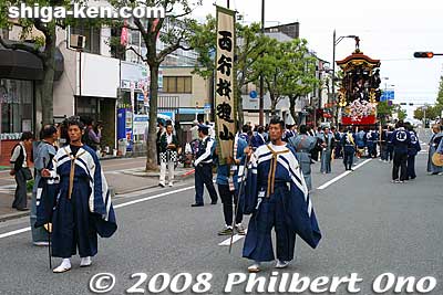 The second day of the Otsu Matsuri Festival is called the Honmatsuri, featuring a procession of the thirteen floats as the festival climax. The highlight are the performances by the karakuri mechanical dolls on the floats.
Keywords: shiga otsu matsuri festival floats shigabestmatsuri