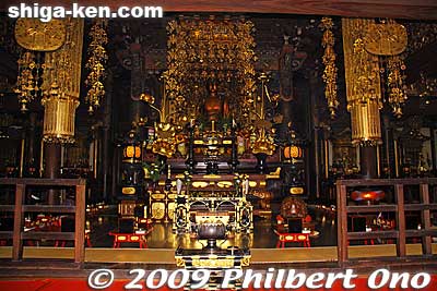Main altar of Saikyoji's Hondo hall.  
Keywords: shiga otsu sakamoto saikyoji temple 