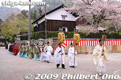 The Sanno-sai Festival is held annually on April 12-15 at Hiyoshi Taisha Shrine in Otsu, Shiga Prefecture. Not to be confused with the Sanno Matsuri held by Hie Shrine in Tokyo. It centers on April 14, the shrine's most important day called Reisai.
Keywords: shiga otsu sanno sai matsuri festival shigabestmatsuri