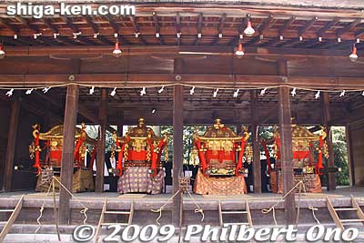 The four mikoshi at the Yomiya-jo storehouse.
Keywords: shiga otsu sanno sai matsuri festival 