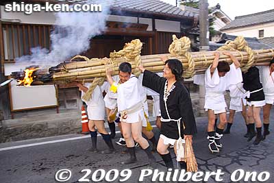 Shrine parishioners carry giant torches around the streets of Sakamoto the neighborhood of Hiyoshi Taisha.
Keywords: shiga otsu sanno sai matsuri festival 