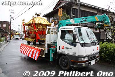 Most of the mikoshi were carried back by truck. Also see [url=http://www.youtube.com/watch?v=waDS12Umx5E]my YouTube video here.[/url]
Keywords: shiga otsu sanno-sai matsuri festival 