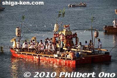 The main mikoshi on the boat during the Senko-sai festival on Setagawa River in Otsu.
Keywords: shiga otsu setagawa river senkosai mikoshi matsuri festival portable shrine boats matsuri8