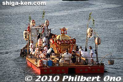 Keywords: shiga otsu setagawa river senkosai mikoshi matsuri festival portable shrine boats 