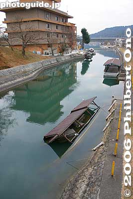 Sinking yakata-bune boat
Keywords: shiga otsu seta river karahashi bridge