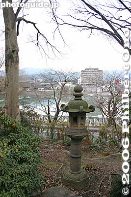 Seta Castle stone lantern
Keywords: shiga otsu seta castle