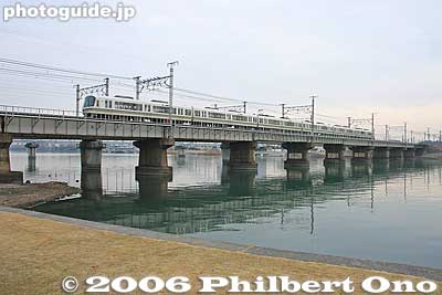 JR Tokaido Line train tracks crossing Seta River
Keywords: shiga otsu seta river train tracks