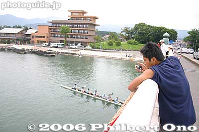 On Karahashi Bridge
Keywords: shiga boat rowing race tokyo kyoto university lake biwa setagawa seta river regattabest