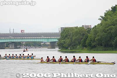 Kyodai is clearly in the lead
Keywords: shiga boat rowing race tokyo kyoto university lake biwa setagawa seta river