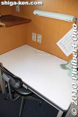 Teacher's desk
Keywords: shiga otsu uminoko floating school boat ship lake biwako 
