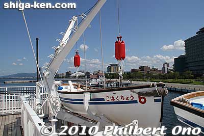 On the 3rd floor top deck, Uminoko has five cutter boats for 12 rowers each. There is also a motor boat. The cutter boats are used for rowing excursions. The cutters are named after waterfowl.
Keywords: shiga otsu uminoko floating school boat ship lake biwako biwakocruise