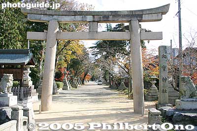 Dedicated to Susano-O no Mikoto, Daiho Shrine is a short walk from JR Ritto Station. Main torii. [url=http://goo.gl/maps/R7MbZ]MAP[/url]
Keywords: shiga prefecture ritto shrine