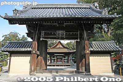 Gate
Keywords: shiga prefecture ritto shrine
