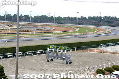 The training track consists of several different tracks with grass, dirt, or wood chips.
Keywords: shiga ritto jra training center horse race racing thoroughbred