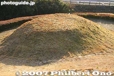 Most of the tumuli are just dirt mounds with no chamber opened for inspection.
Keywords: shiga ritto tumuli tumulus kofun