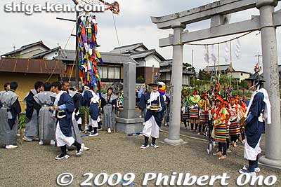 Keywords: shiga ryuo-cho kenketo matsuri festival jinja shrine naginata odori 