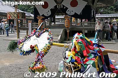 Back at Suginoki Shrine.
Keywords: shiga ryuo-cho kenketo matsuri festival jinja shrine naginata odori 