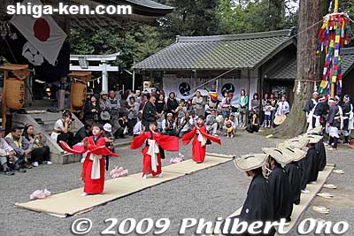 Keywords: shiga ryuo-cho kenketo matsuri festival jinja shrine 