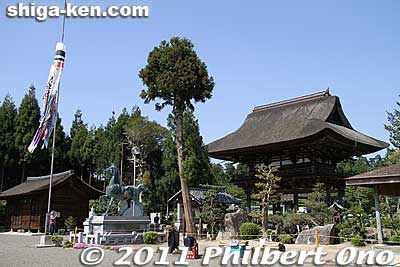 The exact year when the shrine was established is unknown, but records go back as far as the year 969.
Keywords: shiga ryuo-cho ryuou namura shrine jinja