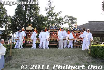 After the yabusame, they carried the mikoshi back.
Keywords: shiga ryuo-cho ryuou namura shrine jinja Sekku Matsuri festival yabusame horseback archery
