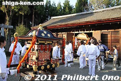 Two of the mikoshi are put back into the storehouse.
Keywords: shiga ryuo-cho ryuou namura shrine jinja Sekku Matsuri festival 