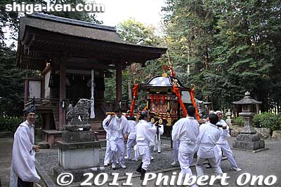 This mikoshi went to Higashi Honden.
Keywords: shiga ryuo-cho ryuou namura shrine jinja Sekku Matsuri festival 